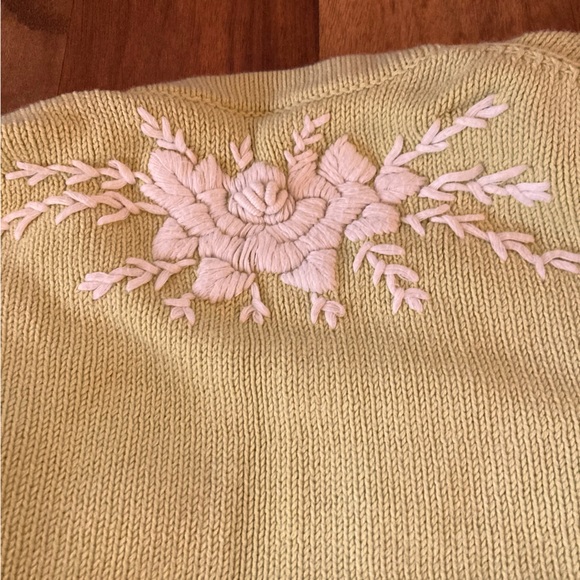 Like new Ann Taylor embroidered flower cardigan - Picture 5 of 6